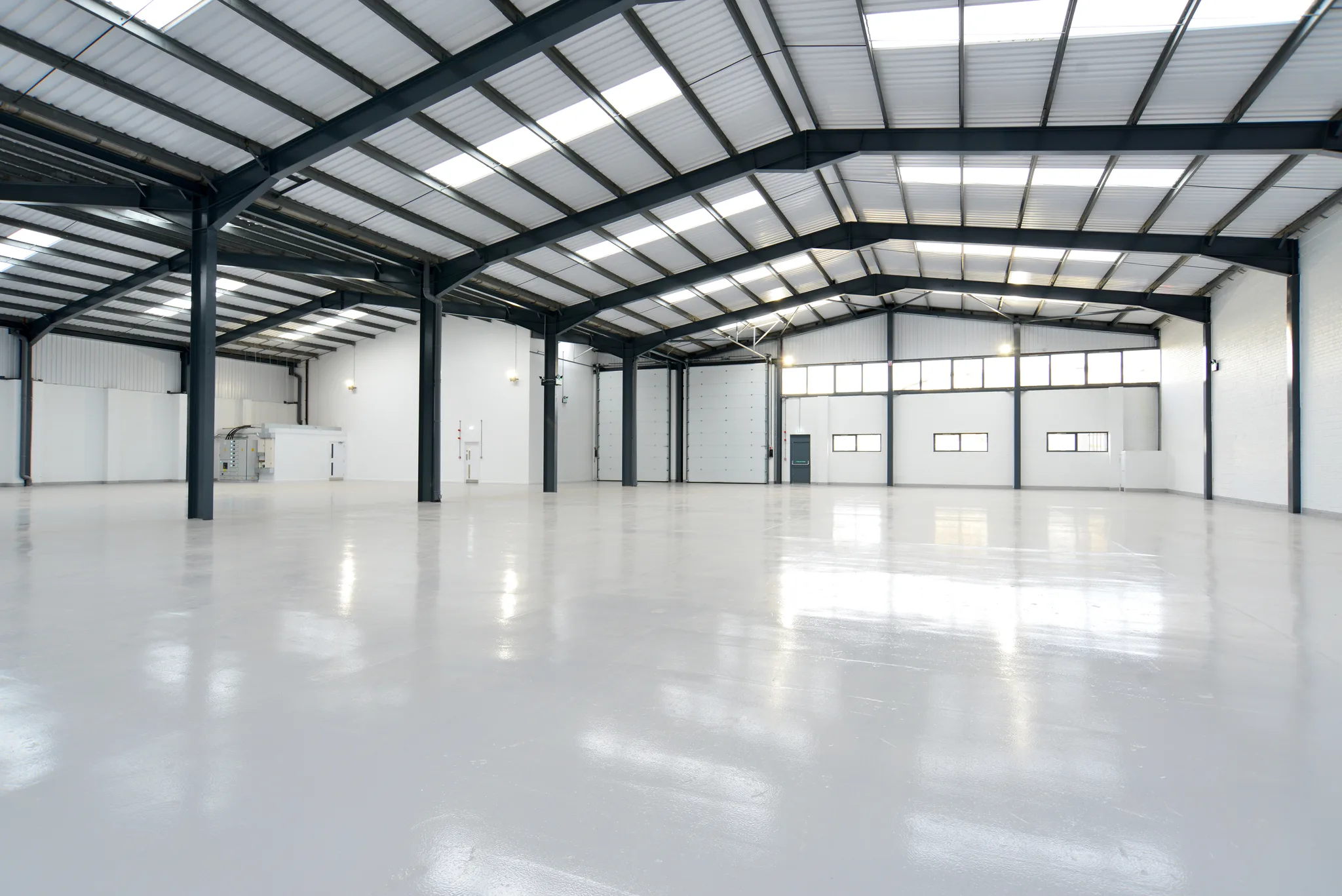 Clean, empty industrial warehouse unit